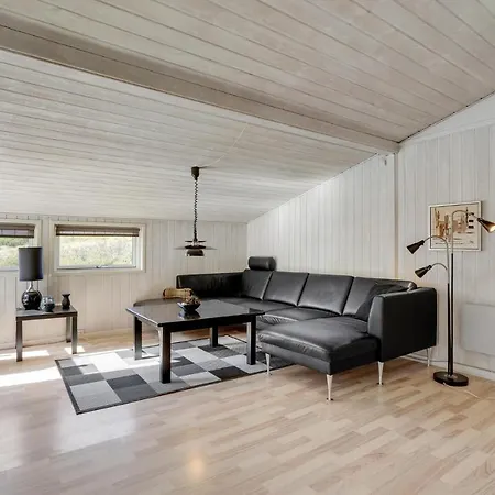 Holiday home Lovely Home In Blavand With Kitchen