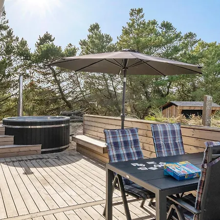 Holiday home Lovely Home In Blavand With Kitchen Blavand