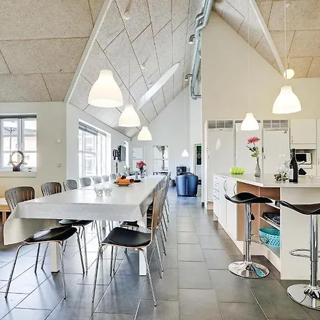 Holiday home Lovely Home In Blavand With Kitchen *