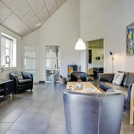 Holiday home Lovely Home In Blavand With Kitchen *