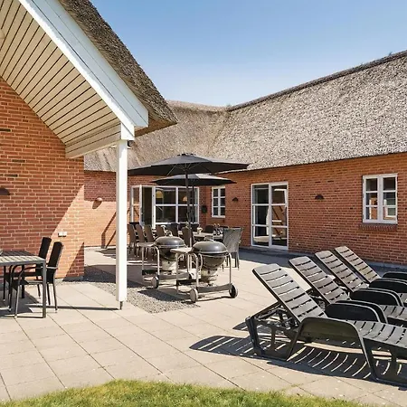 Holiday home Lovely Home In Blavand With Kitchen *